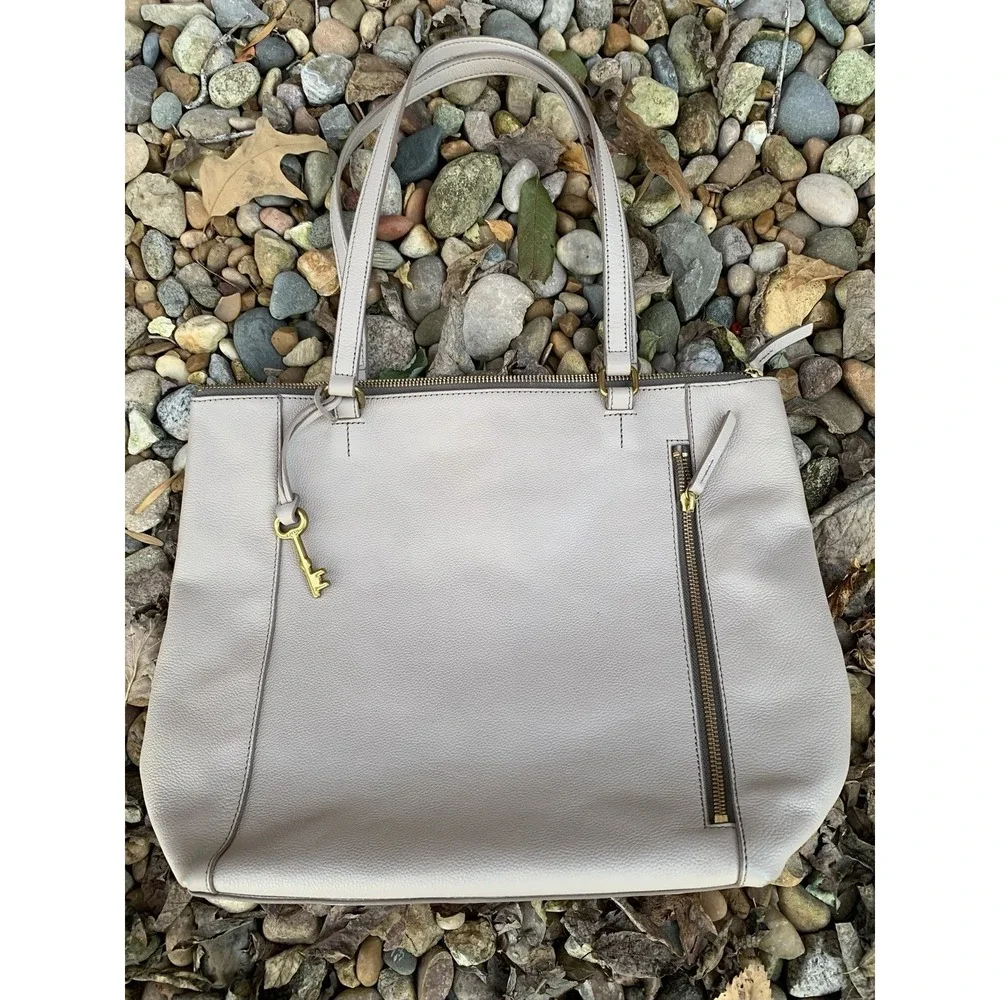 Fossil women tara